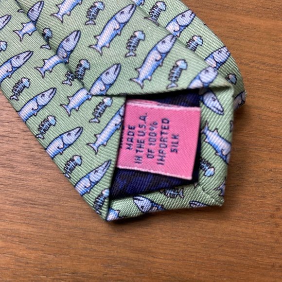 New Vineyard Vines Tie - Picture 3 of 8